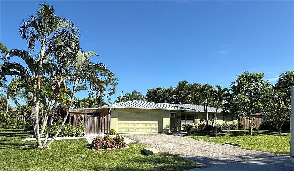 702 E Valley Dr Bonita Springs, FL 34134 - Thumbnail 3