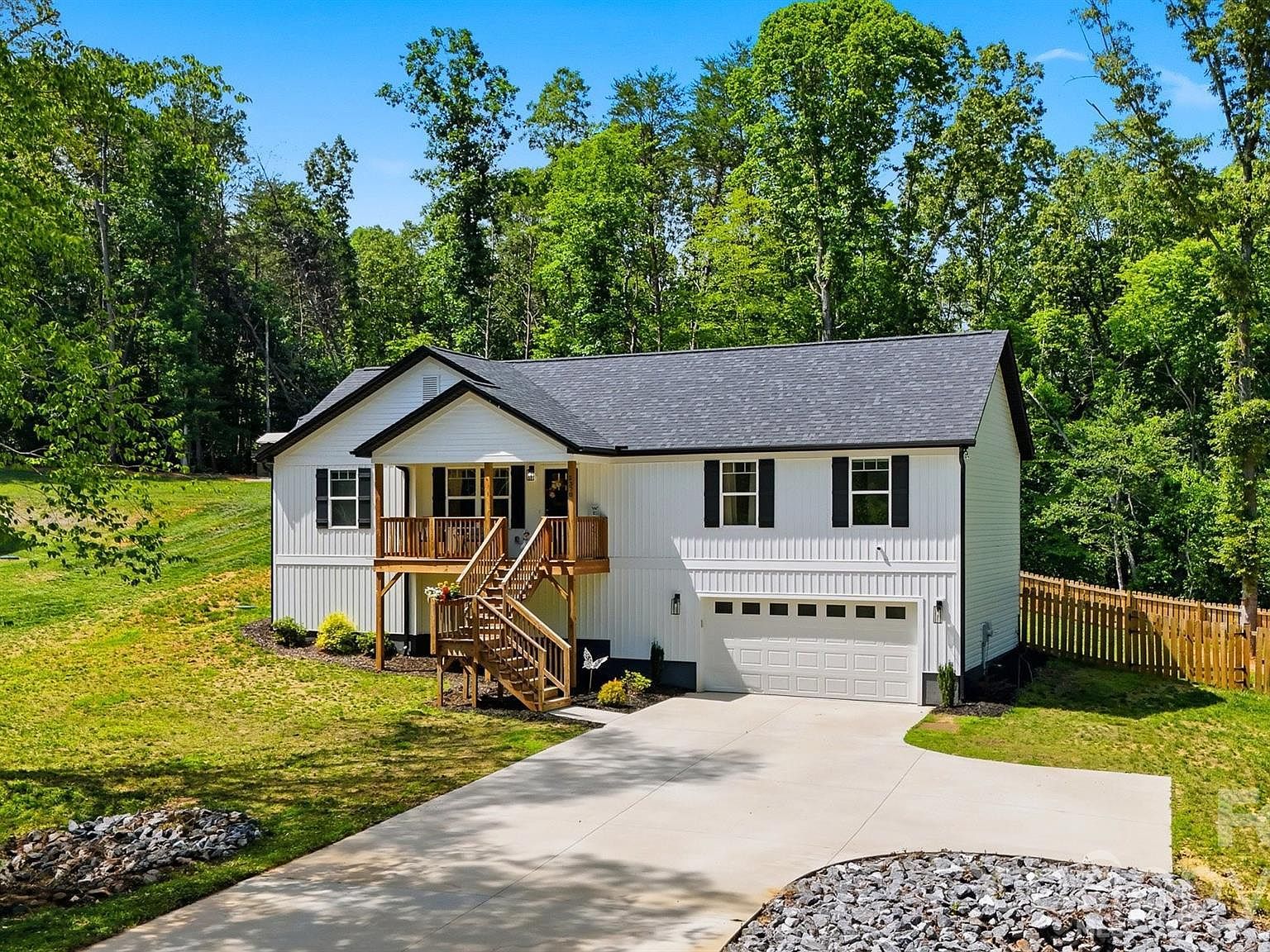2370 Ellen St Granite Falls, NC 28630 - Thumbnail 3