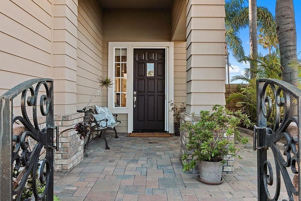 6707 Blue Point Dr Carlsbad, CA 92011 - Thumbnail 3