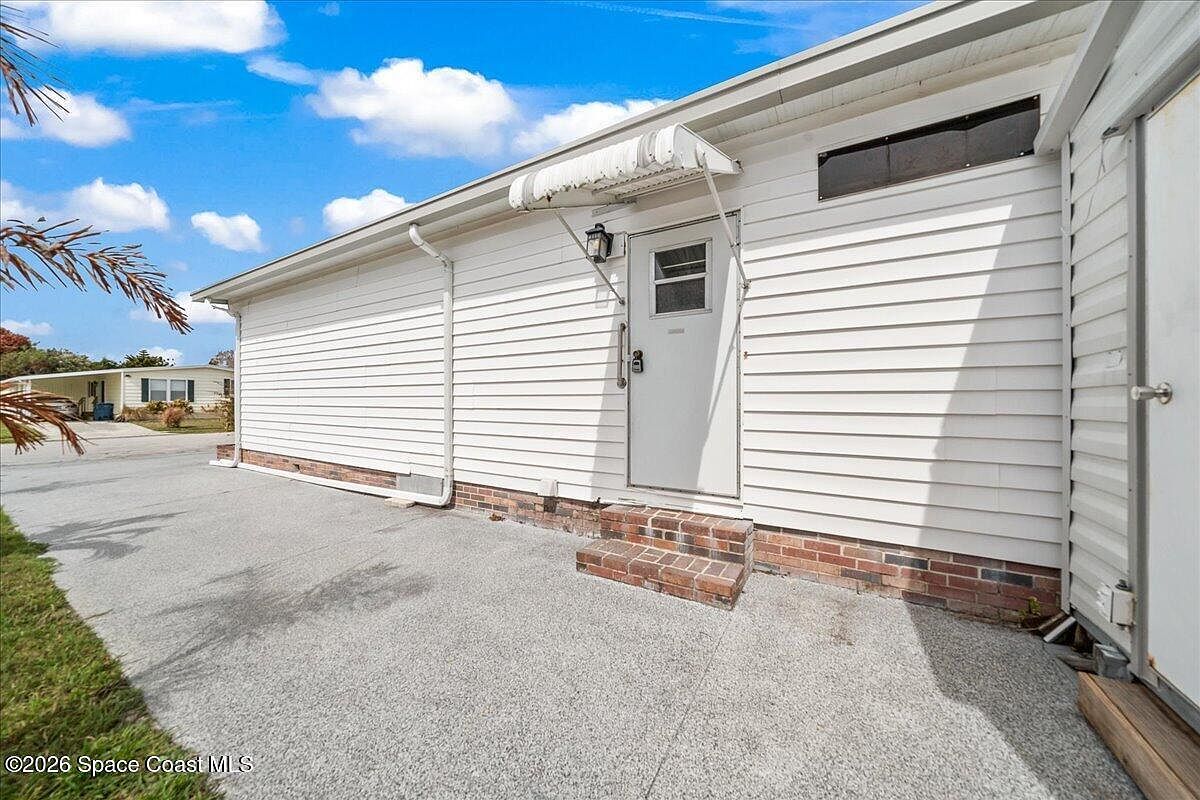 1813 Coco Plum St NE Palm Bay, FL 32905 - Thumbnail 3