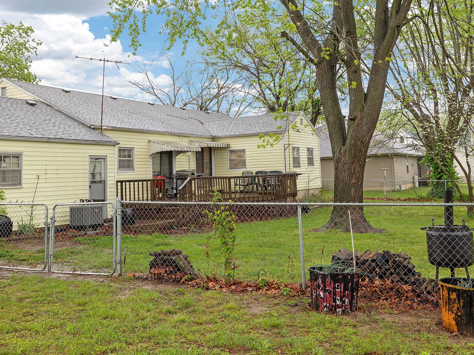 1330 E Division St Bolivar, MO 65613 - Thumbnail 3