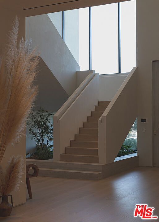 17177 Adlon Rd Encino, CA 91436 - Thumbnail 3