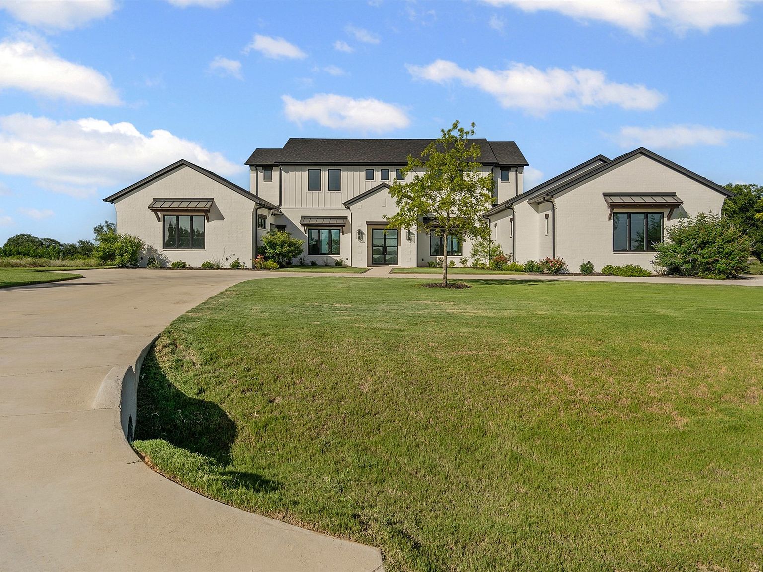 729 R C Luker Ct Granbury, TX 76048 - Thumbnail 3