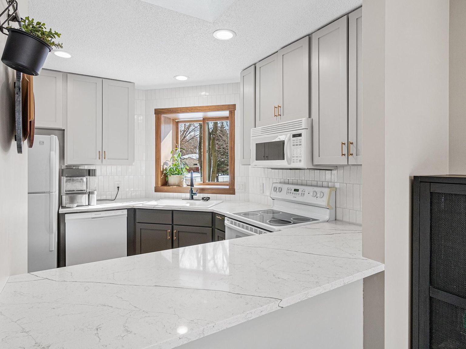 14168 Heywood Path Apple Valley, MN 55124 - Thumbnail 3