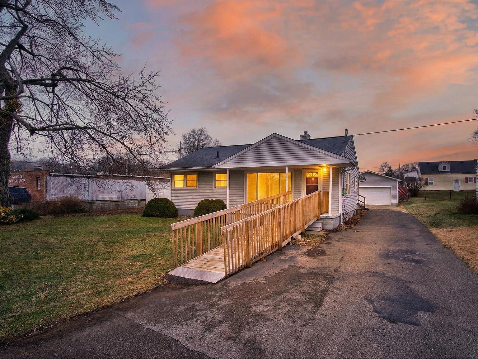 430 Peacock Walk Jackson, MI 49202 - Thumbnail 3