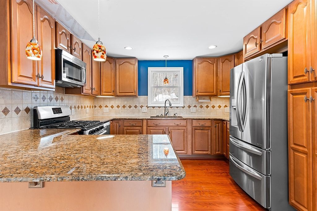 30 Cottage St Orange, MA 01364 - Thumbnail 3