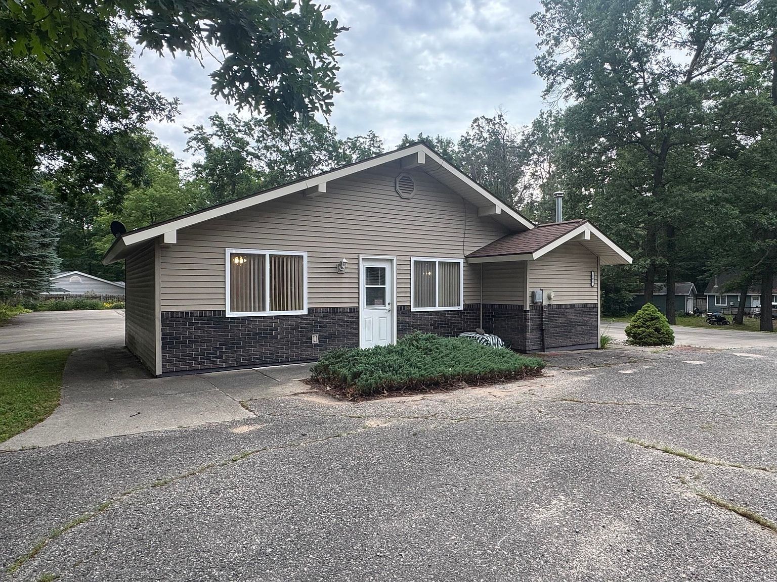 103 Whitebirch Dr Houghton Lake, MI 48629 - Thumbnail 3
