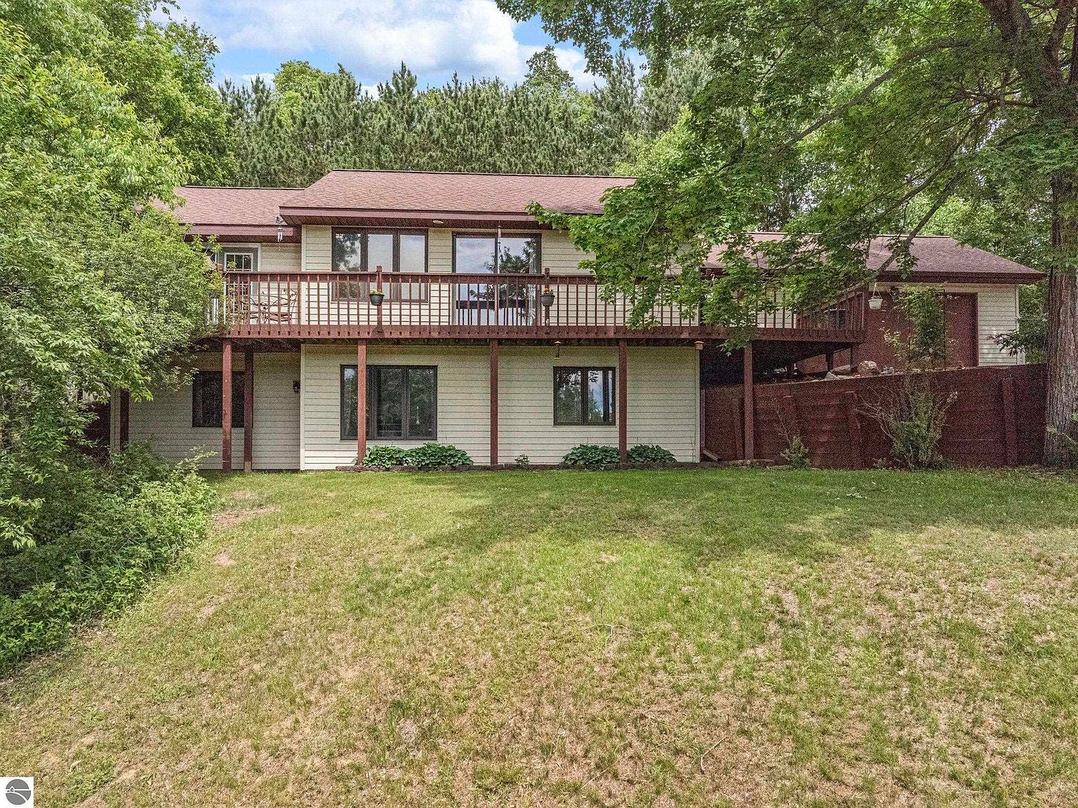 804 Arbutus Dr Cadillac, MI 49601 - Thumbnail 3