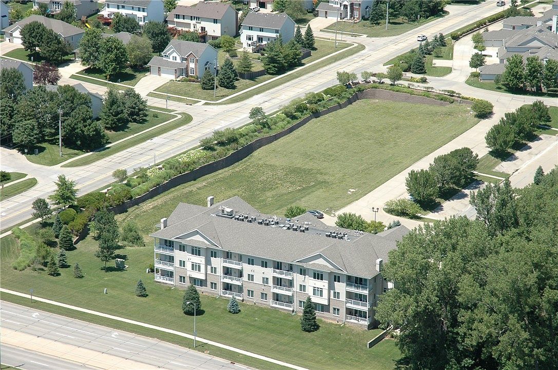 14100 Pinnacle Pointe Dr UNIT 306 Clive, IA 50325 - Thumbnail 3