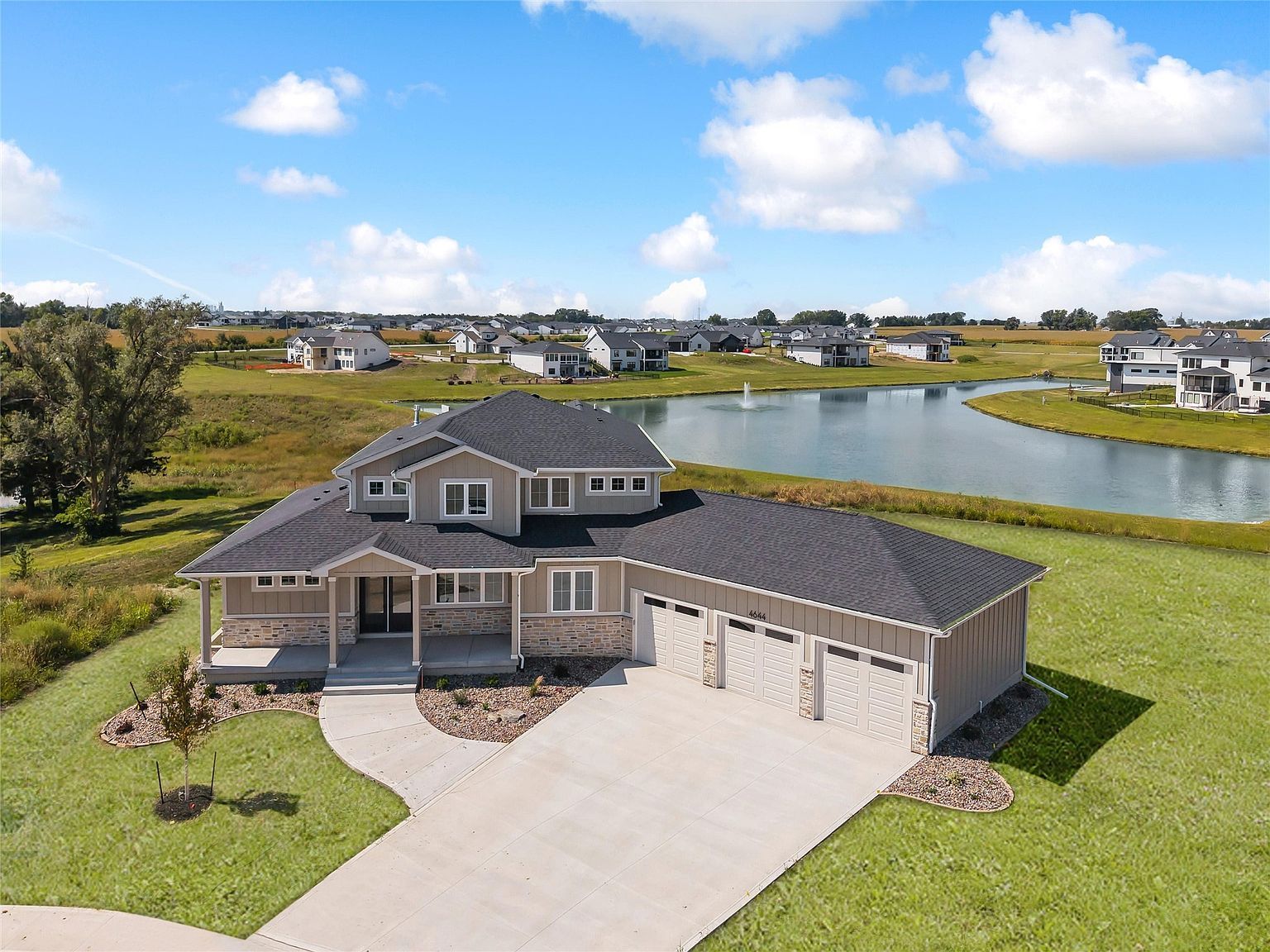 4644 176th Ct Urbandale, IA 50323 - Thumbnail 3