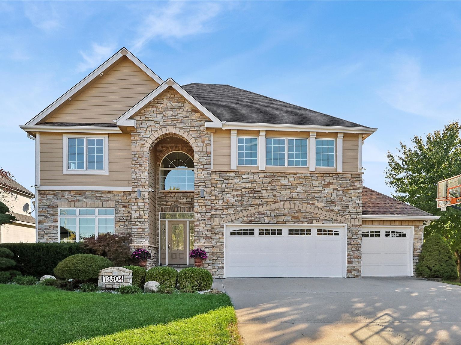 13504 Sheridan Ave Urbandale, IA 50323 - Thumbnail 3