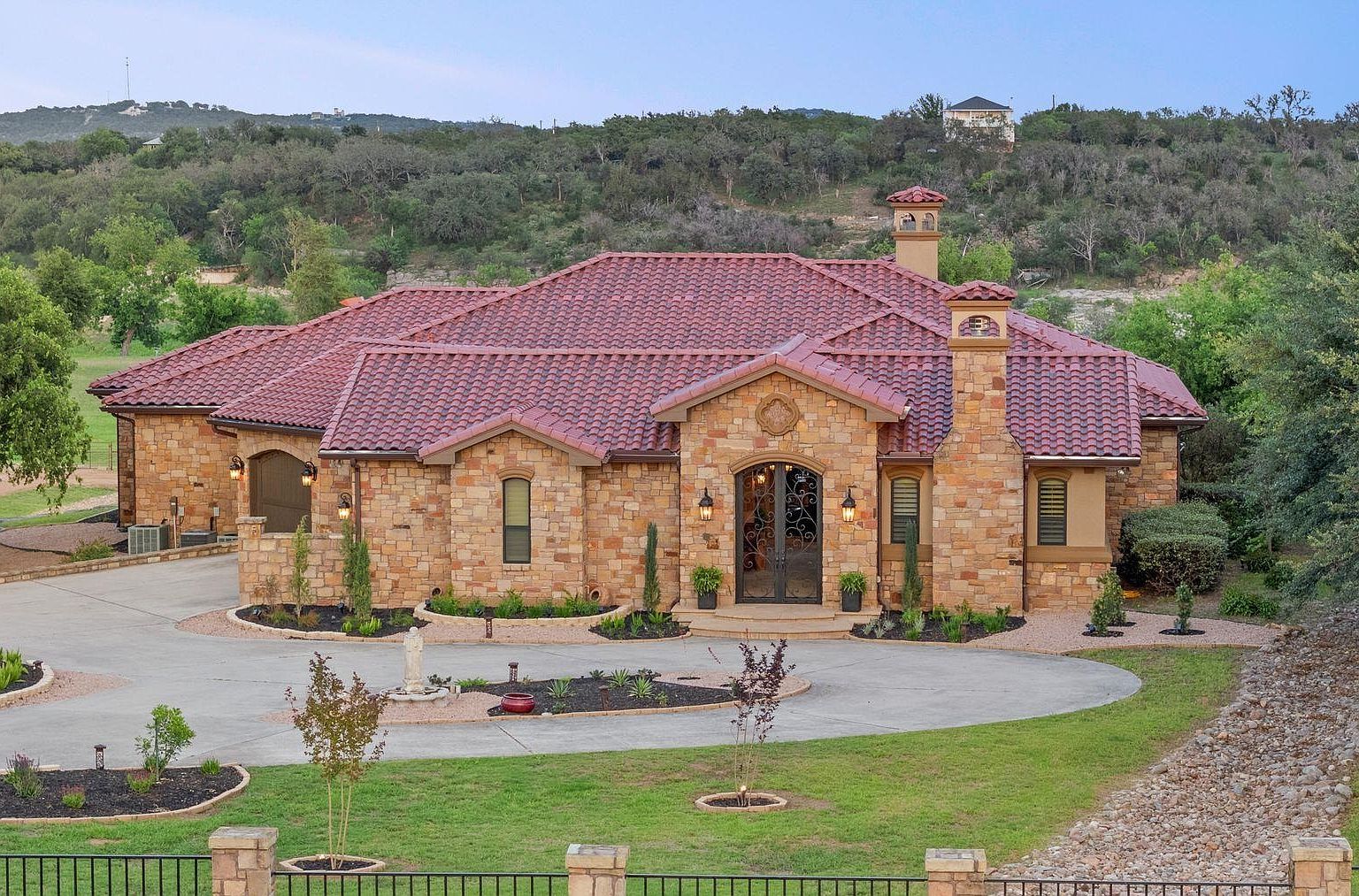 481 Chimney Cove Dr Marble Falls, TX 78654 - Thumbnail 3