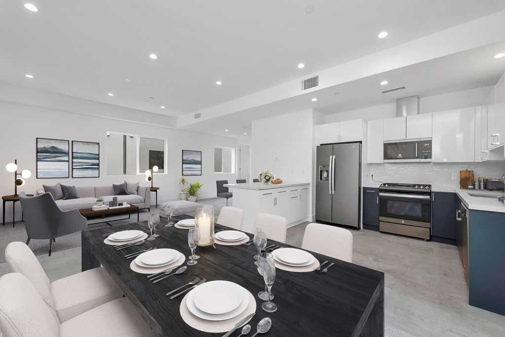 8411 Woodley Avenue, North Hills, CA 91343, USA, Los Angeles - Thumbnail 3