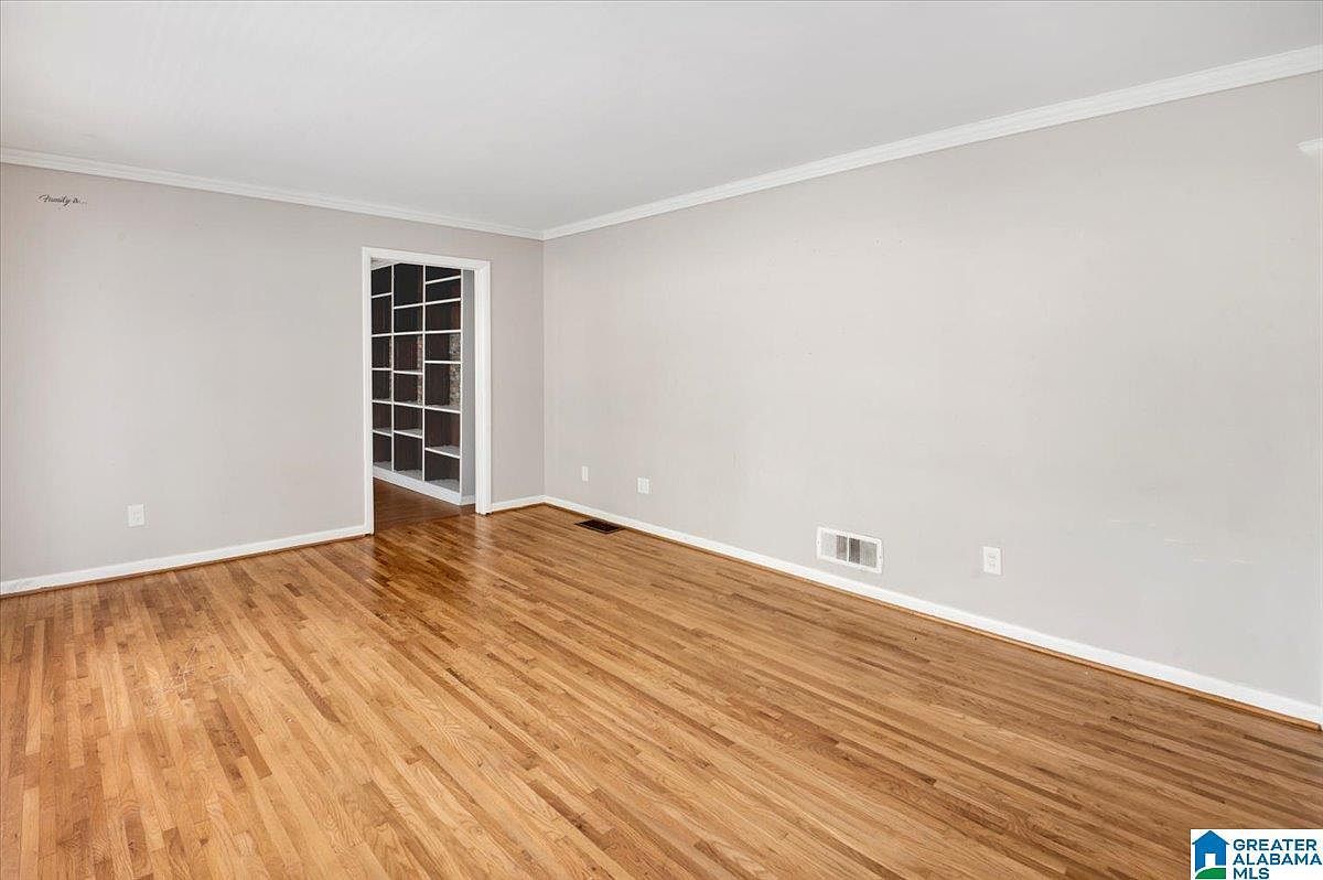 948 Ridgewood Cir Birmingham, AL 35235 - Thumbnail 3