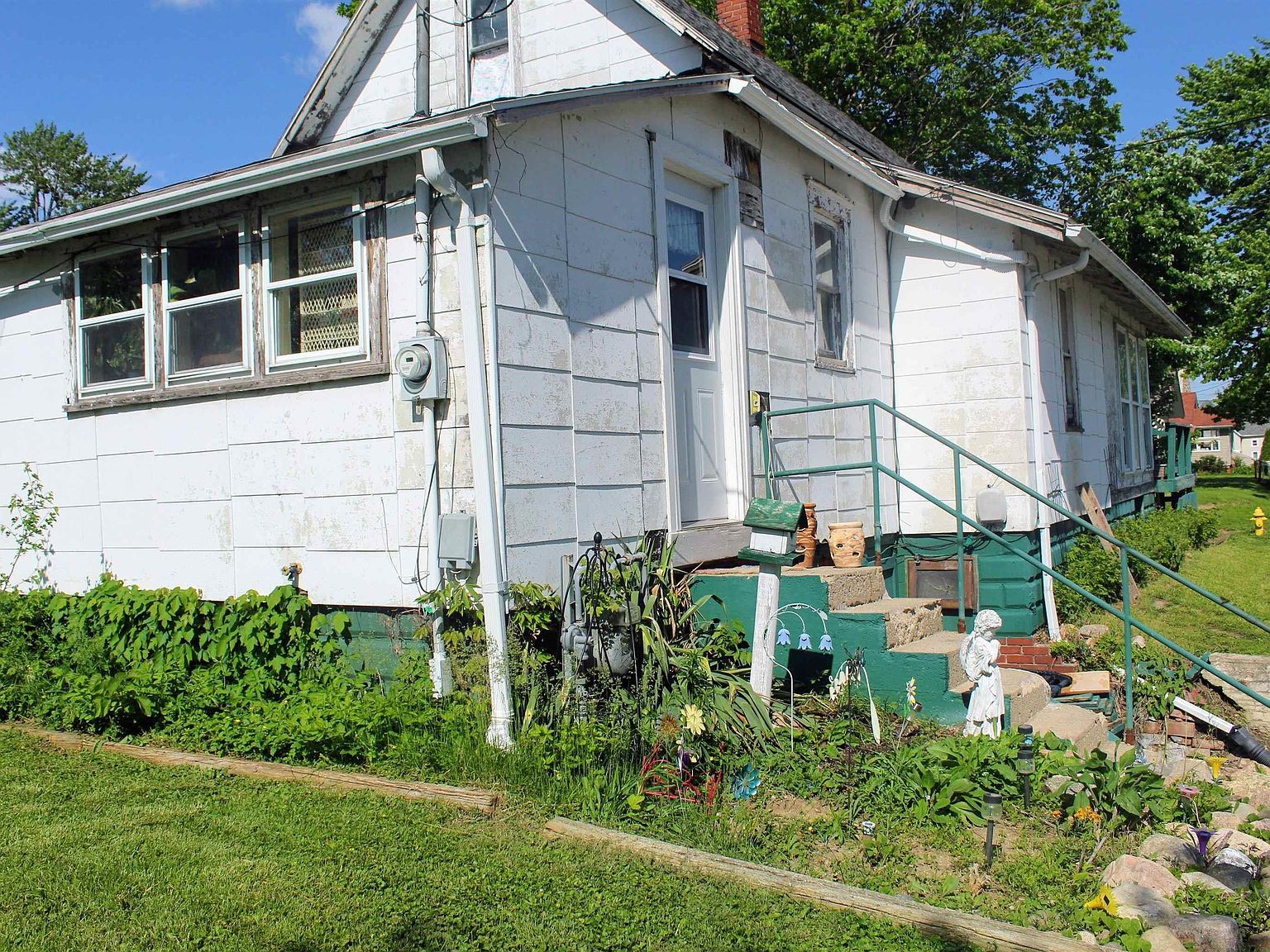 800 N Gentry St Frankfort, IN 46041 - Thumbnail 3