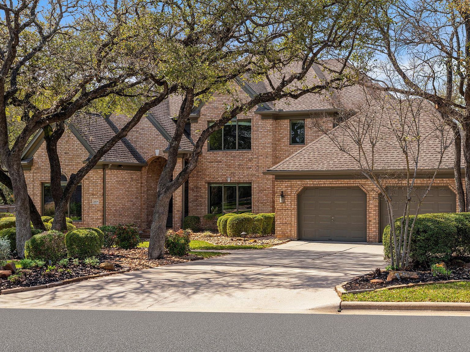 1908 Real Catorce Dr Austin, TX 78746 - Thumbnail 3