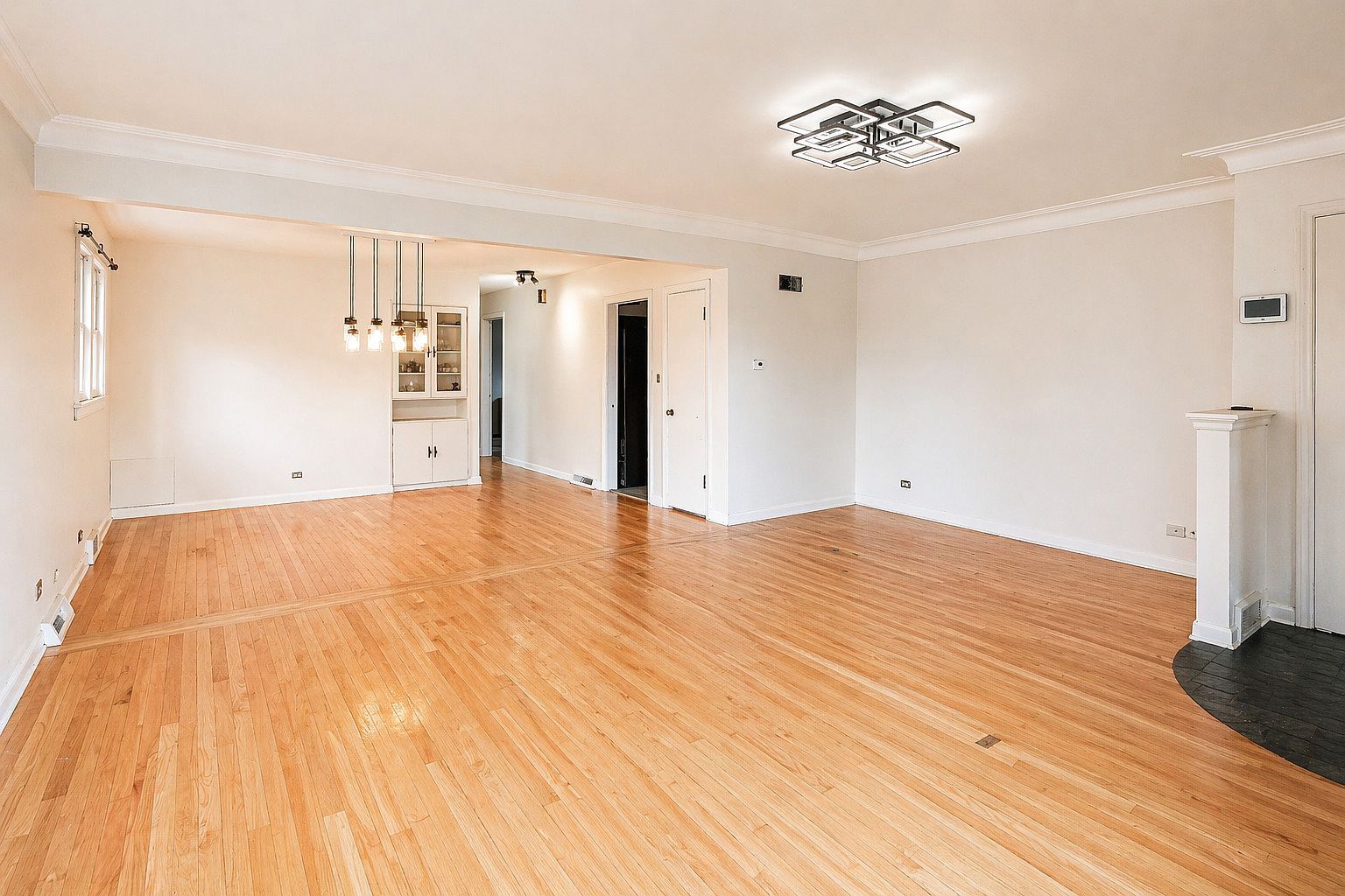 7810 Kilbourn Ave Skokie, IL 60076 - Thumbnail 3