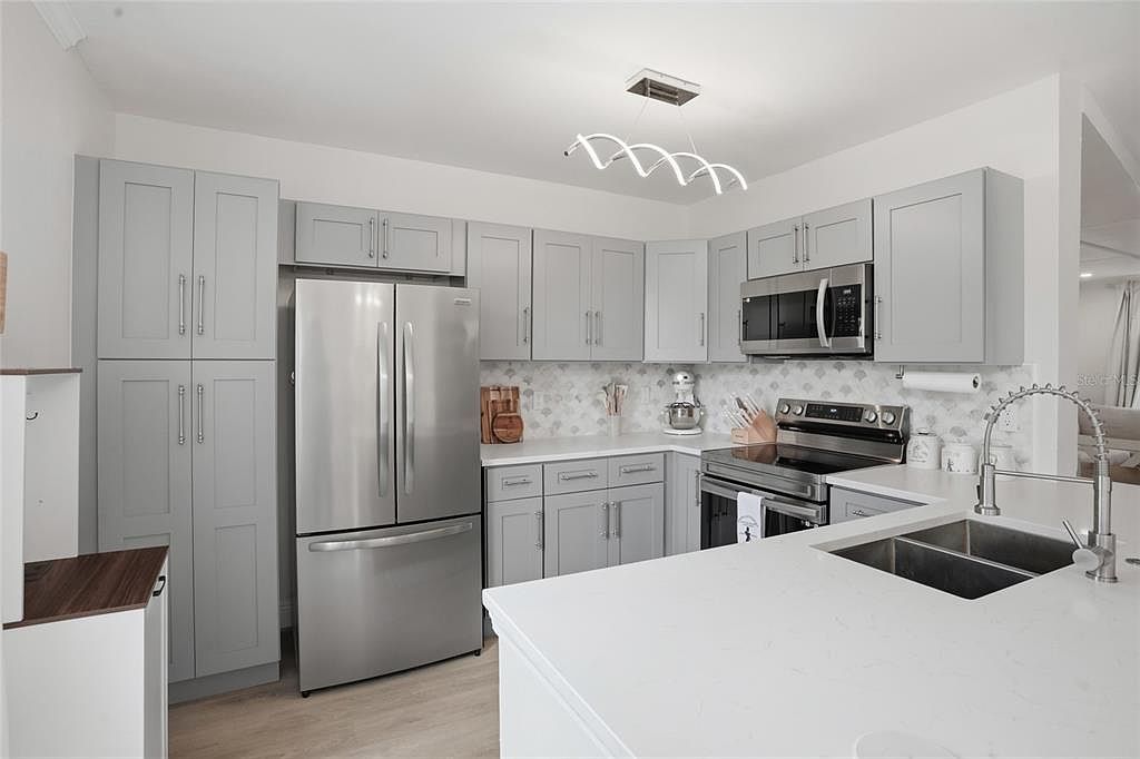 1056 Waterside Dr Celebration, FL 34747 - Thumbnail 3