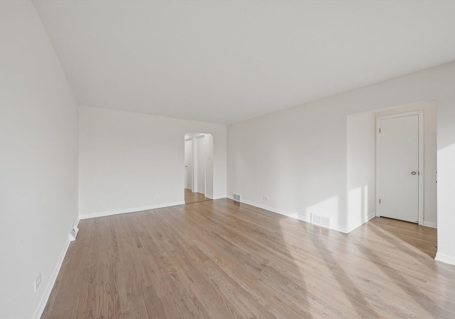 5820 S Narragansett Ave Chicago, IL 60638 - Thumbnail 3