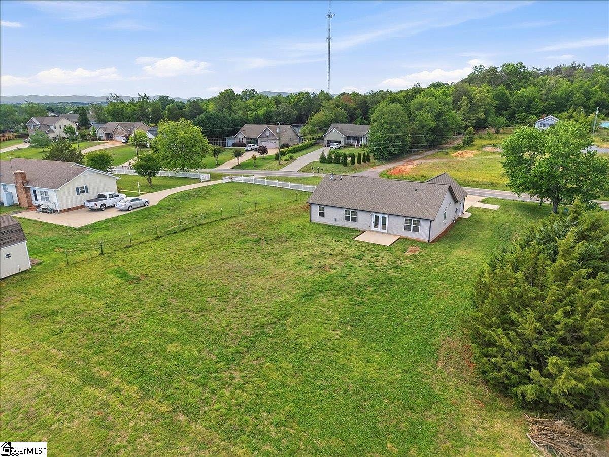 301 W Gap Creek Rd Greer, SC 29651 - Thumbnail 3