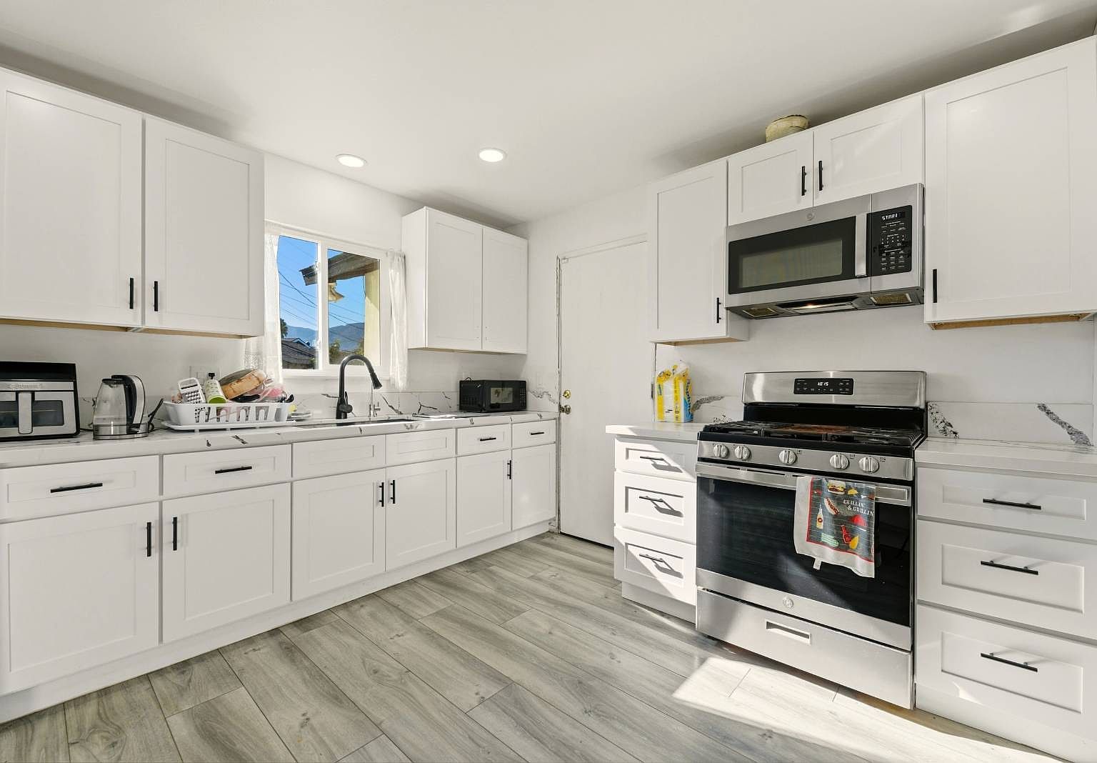 700 Balsam Ln Corona, CA 92882 - Thumbnail 3