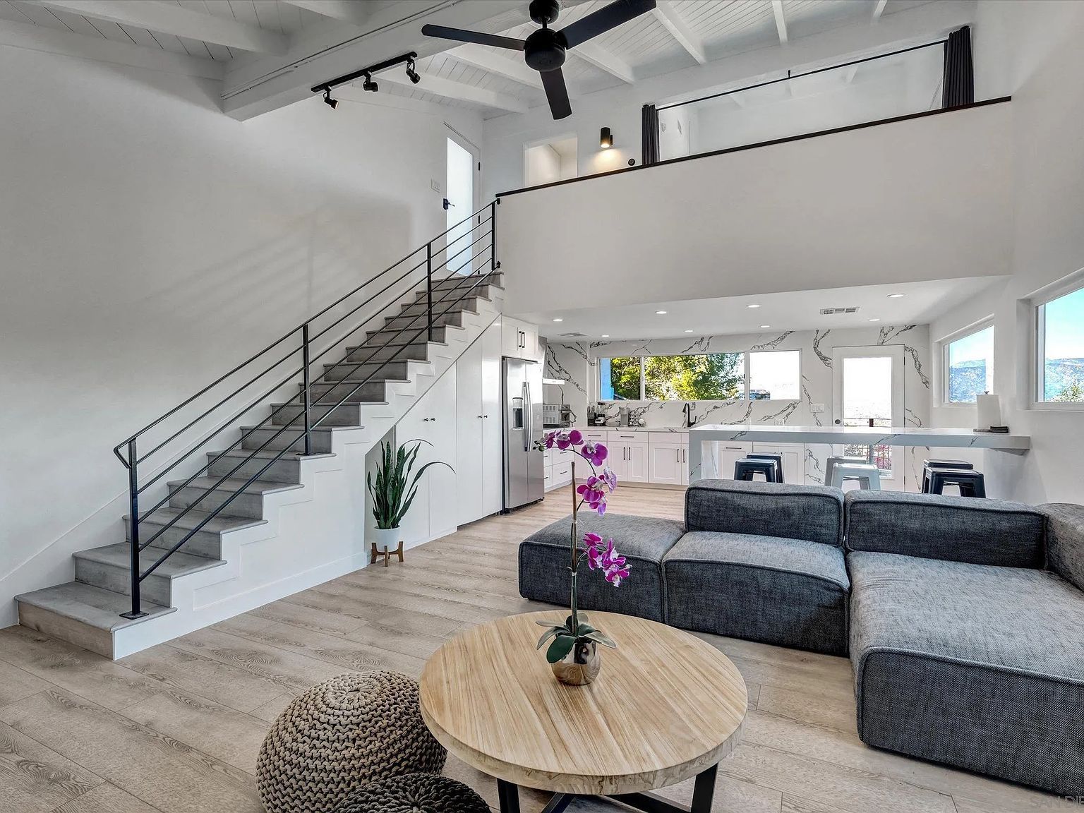 3546 Multiview Dr Los Angeles, CA 90068 - Thumbnail 3