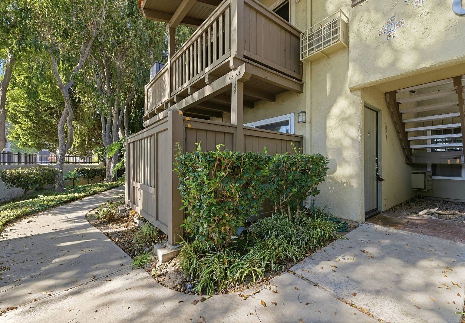 1345 Cabrillo Park Dr APT C01 Santa Ana, CA 92701 - Thumbnail 3