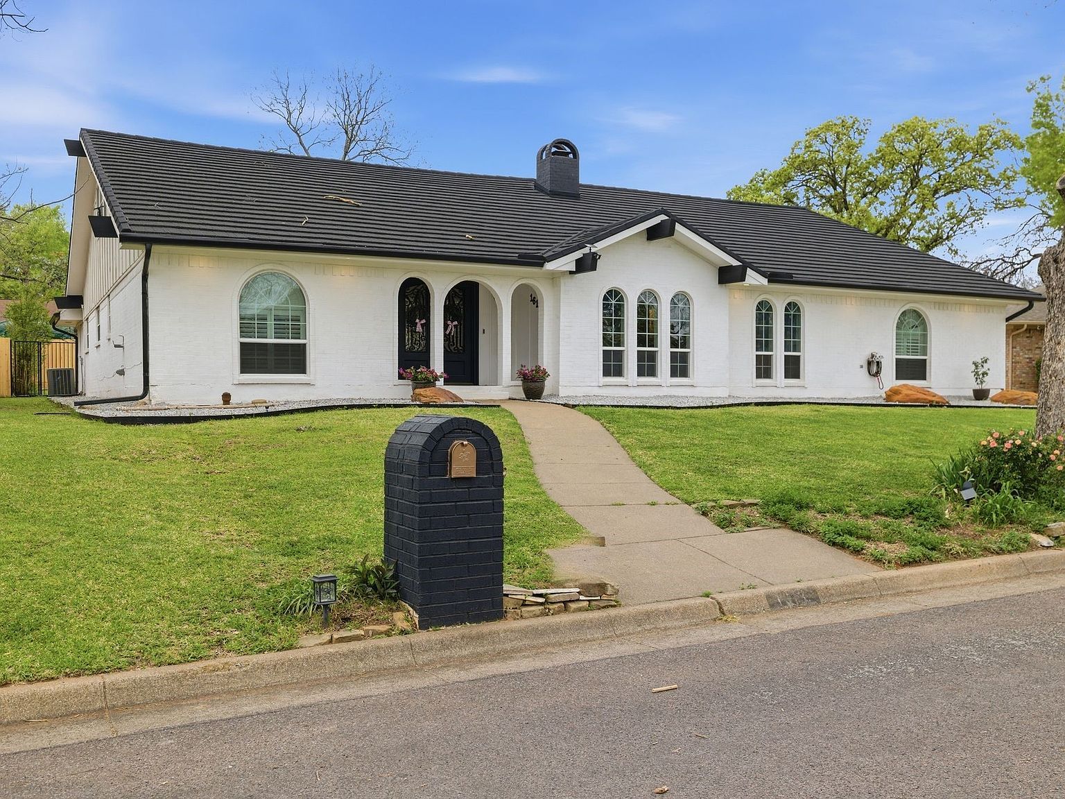 1613 Glasgow Dr Arlington, TX 76015 - Thumbnail 3