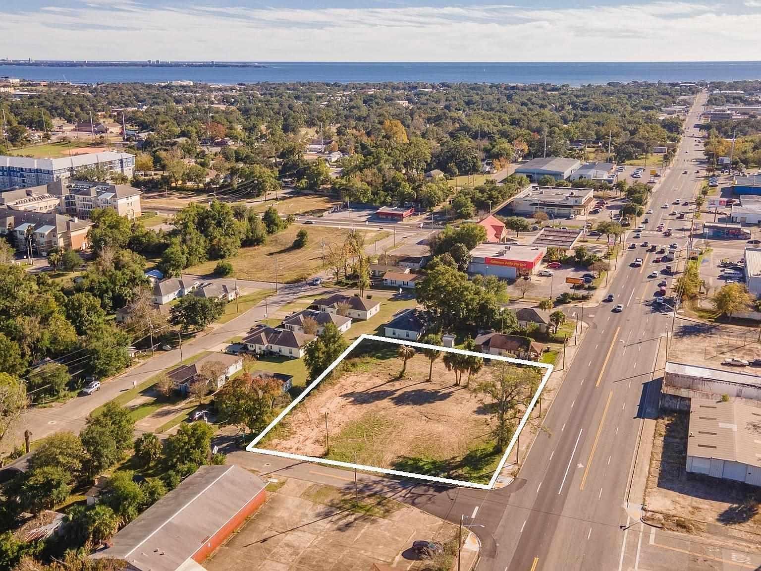 910 N Pace Blvd Pensacola, FL 32501 - Thumbnail 3