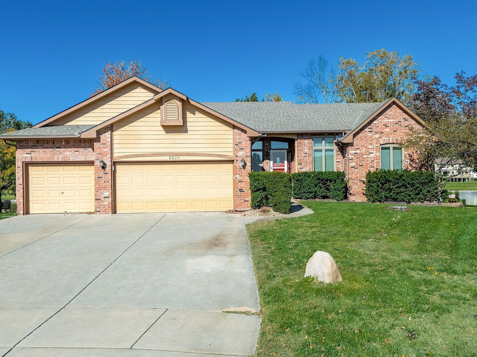 2225 N Sandplum Ct Wichita, KS 67205 - Thumbnail 3