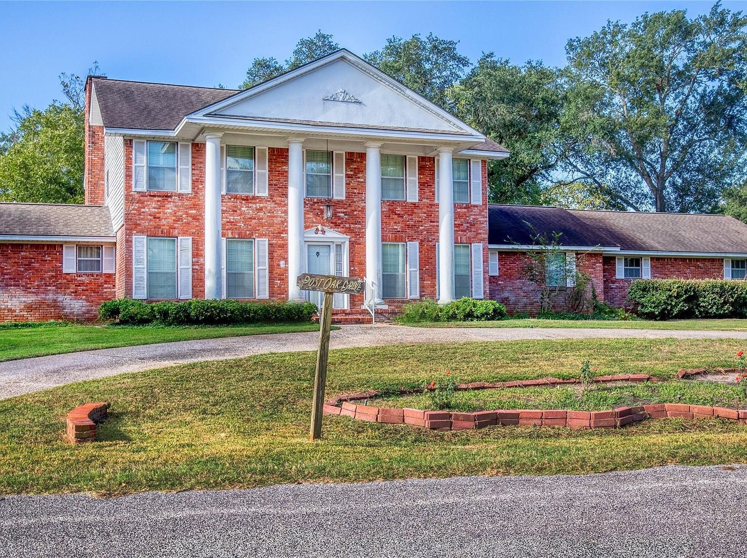 301 Cedar Cir Brenham, TX 77833 - Thumbnail 3