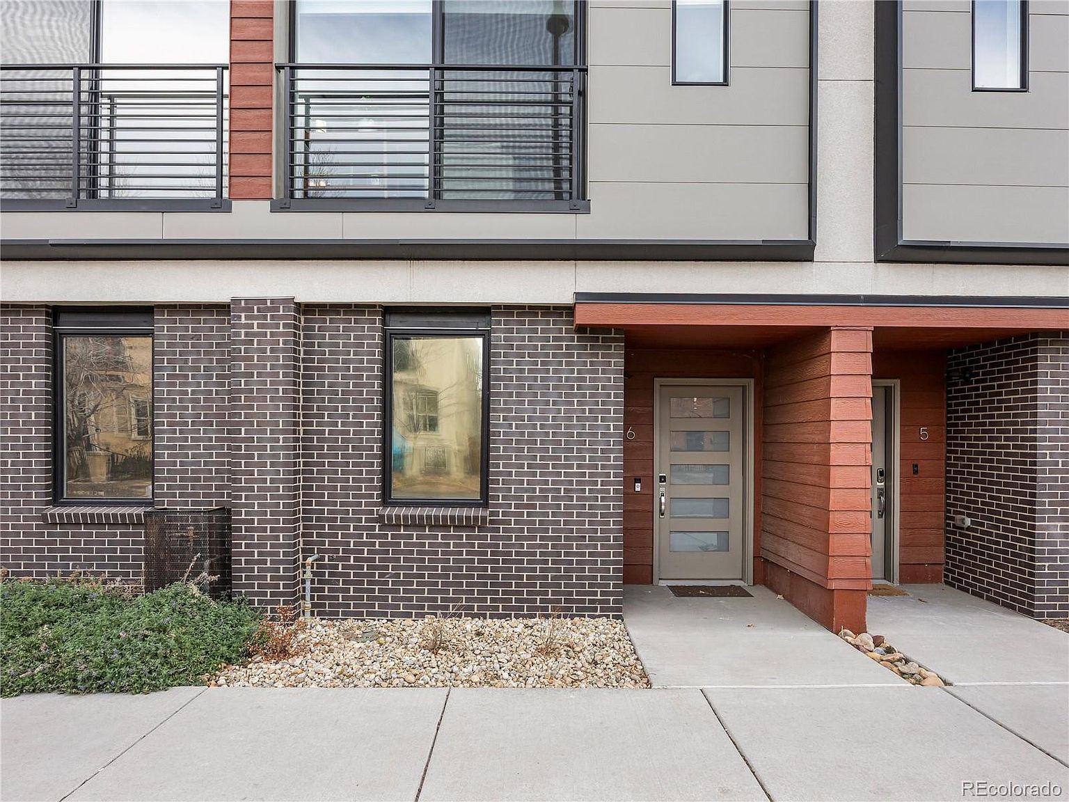 2350 Tremont Pl Unit 6 Denver, CO 80205 - Thumbnail 3