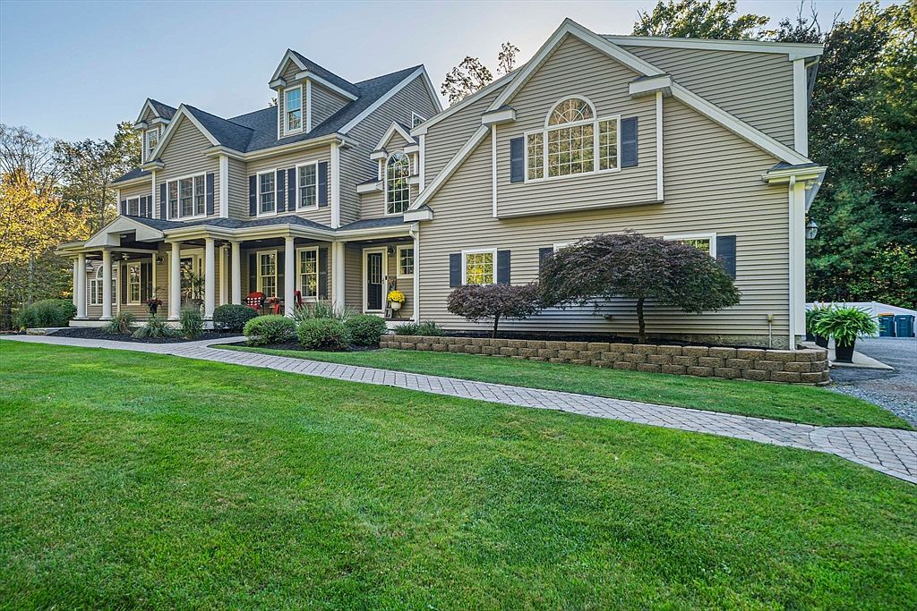 74 Crabtree Ln Abington, MA 02351 - Thumbnail 3