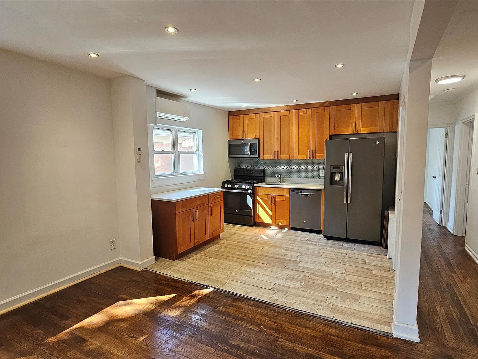 6519 Dieterle Cres Rego Park, NY 11374 - Thumbnail 3