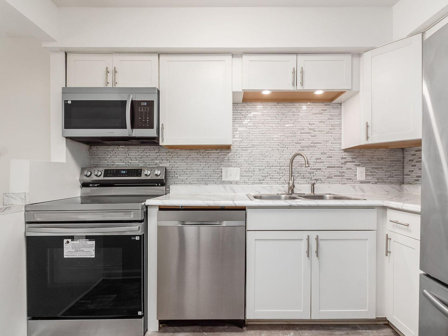 413 Shell Ct E Columbus, OH 43213 - Thumbnail 3