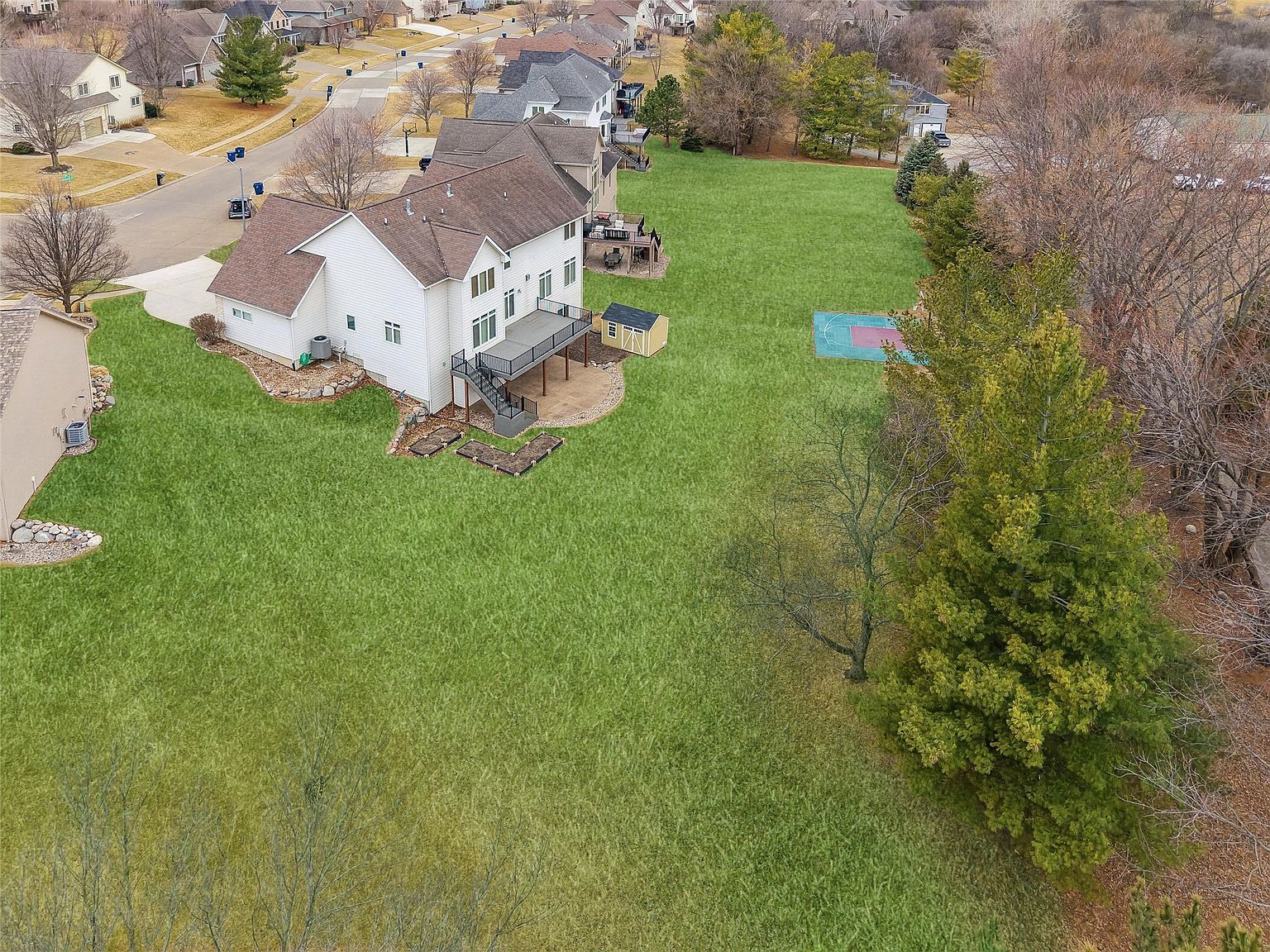 15701 Brookshire Dr Urbandale, IA 50323 - Thumbnail 3