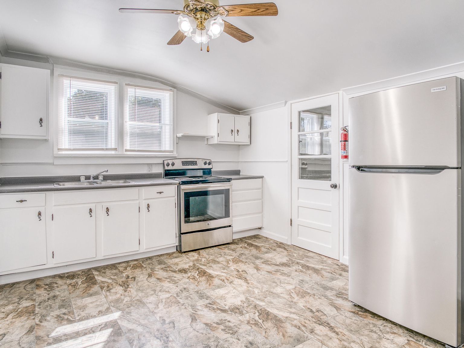 116 E 8th St Evart, MI 49631 - Thumbnail 3