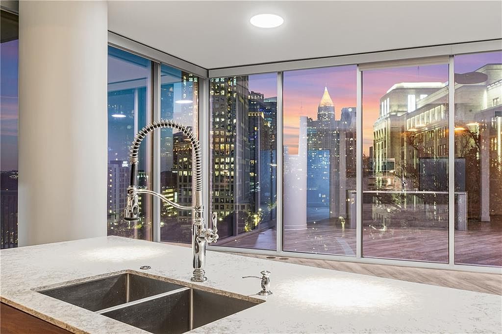 1080 Peachtree St NE Unit 910 Atlanta, GA 30309 - Thumbnail 3