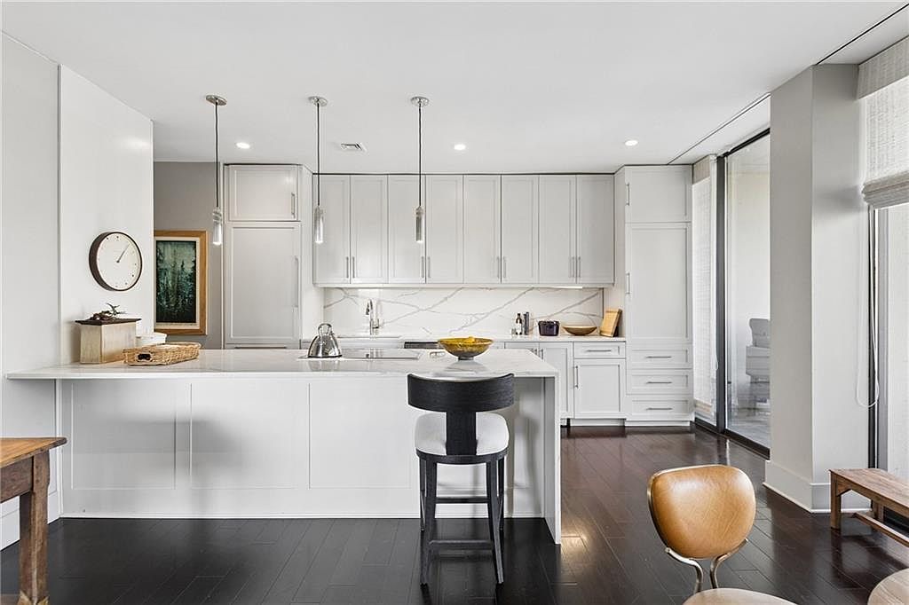 2575 Peachtree Rd NE APT 6H Atlanta, GA 30305 - Thumbnail 3