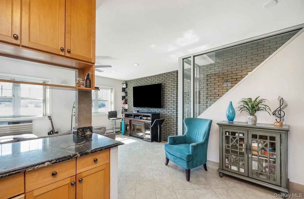 1155 Welling Ct Astoria, NY 11102 - Thumbnail 3