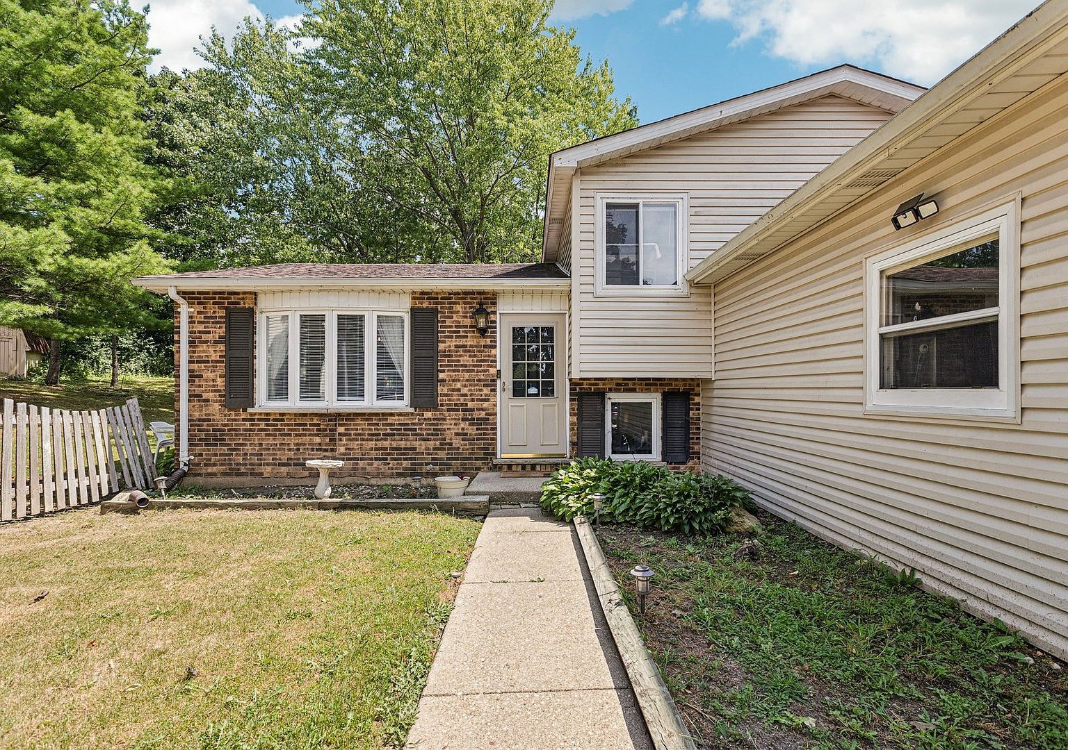 710 Greenbriar Ln Lindenhurst, IL 60046 - Thumbnail 3