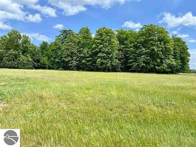 105 Pleasant Hill Dr Cadillac, MI 49601 - Thumbnail 3