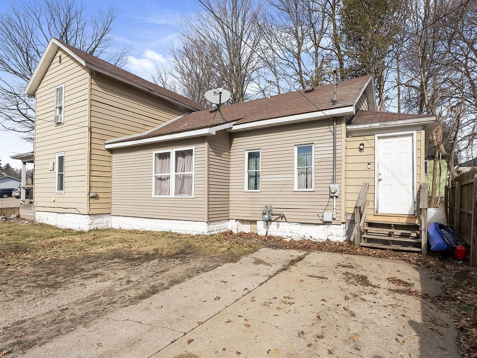 112 Howard St Cadillac, MI 49601 - Thumbnail 3