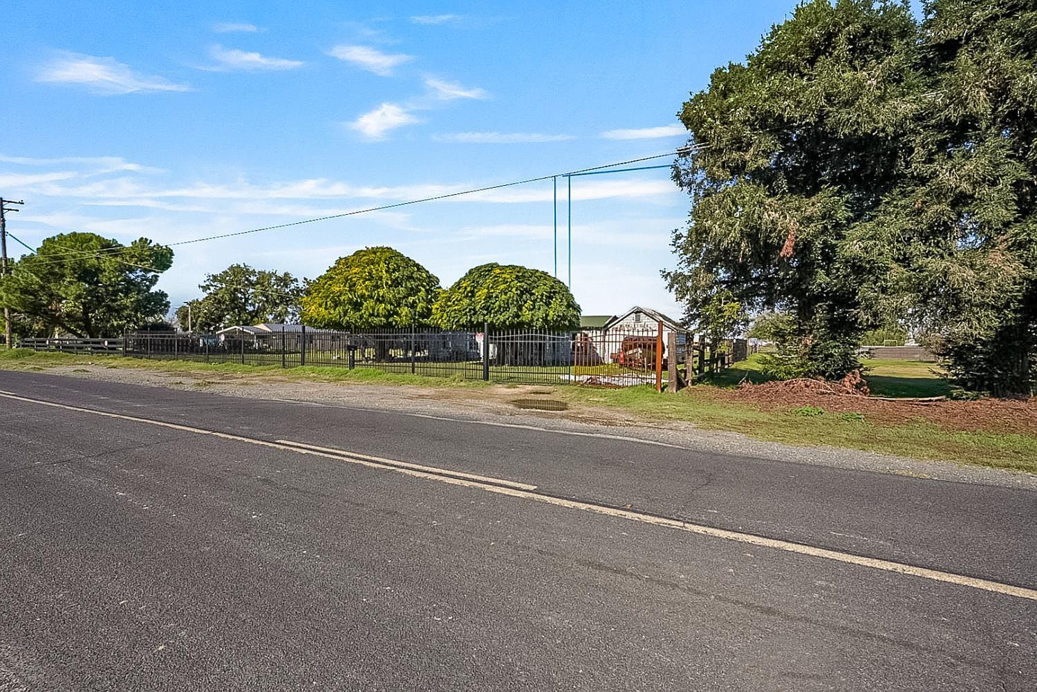 633 W Greenway Ave Turlock, CA 95380 - Thumbnail 3