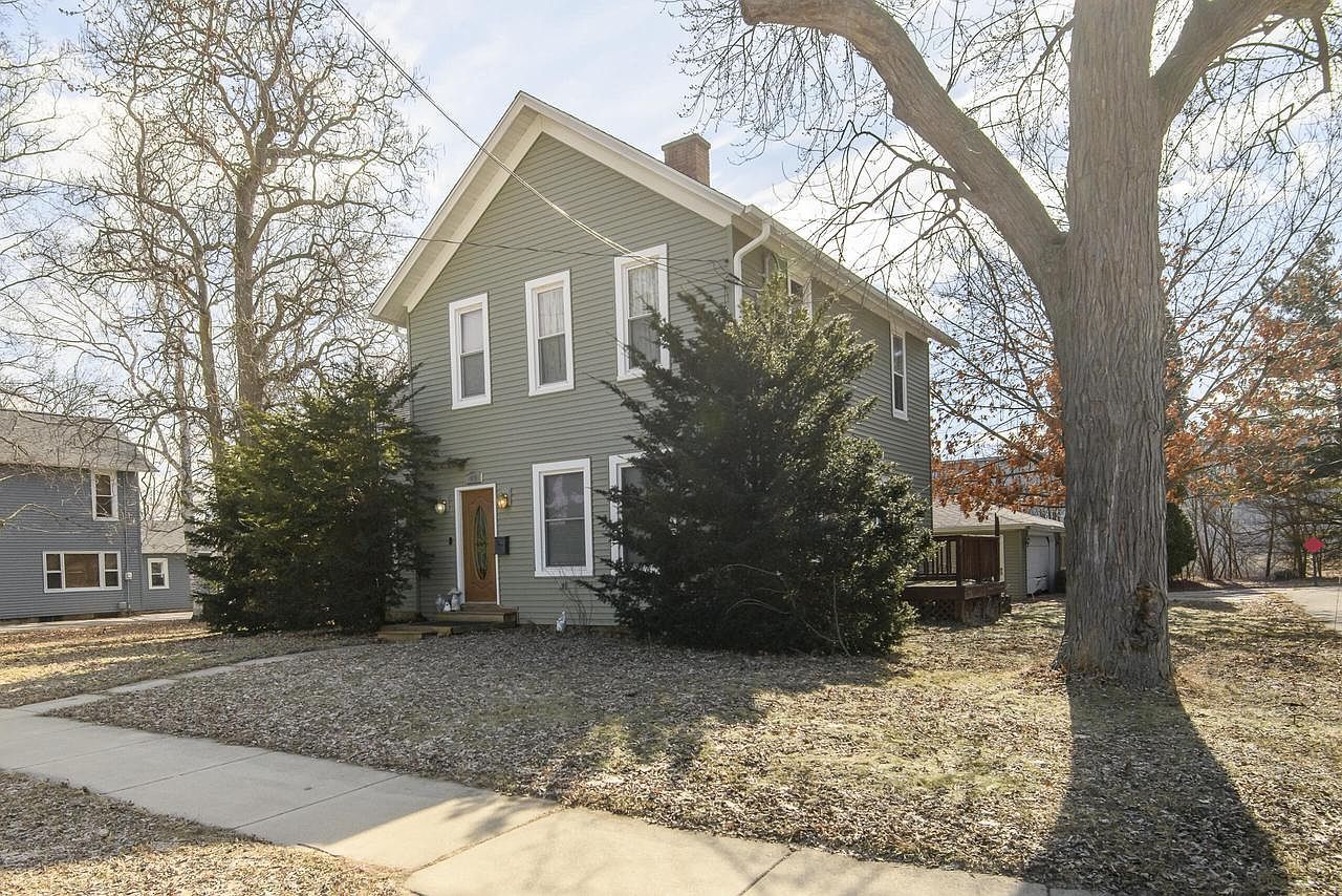 471 W South St Oconomowoc, WI 53066 - Thumbnail 3