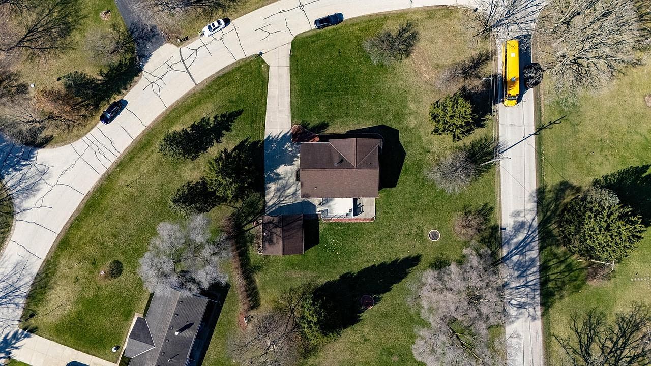 S17W37015 Henry St Dousman, WI 53118 - Thumbnail 3