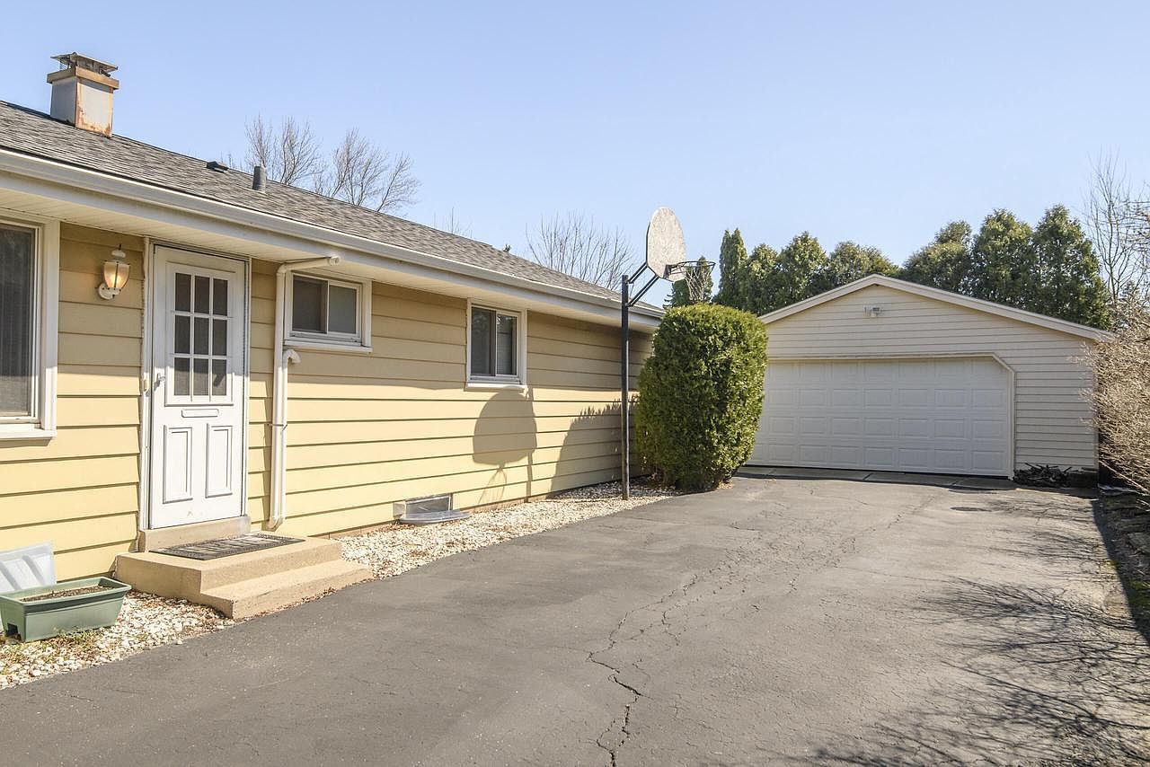 3406 S 93rd St Milwaukee, WI 53227 - Thumbnail 3