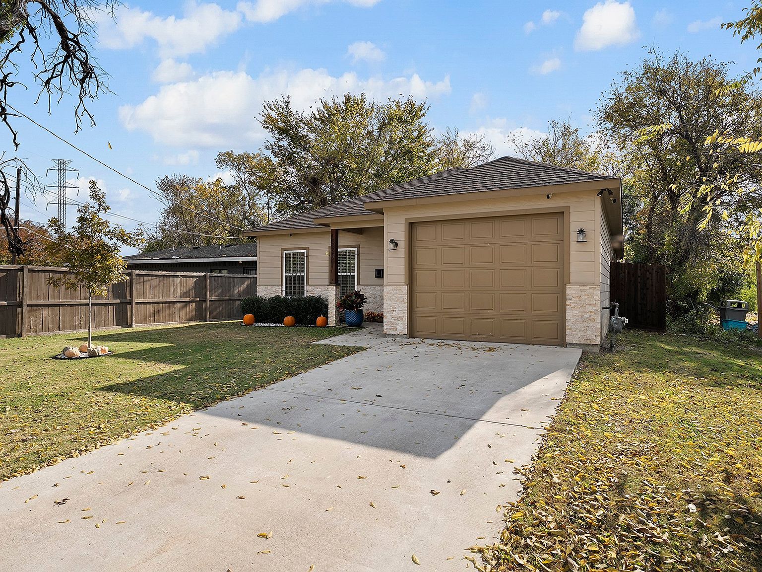 3330 Rutledge St Dallas, TX 75215 - Thumbnail 3