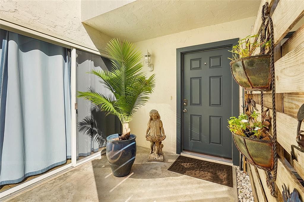 1143 Longfellow Rd Sarasota, FL 34243 - Thumbnail 3