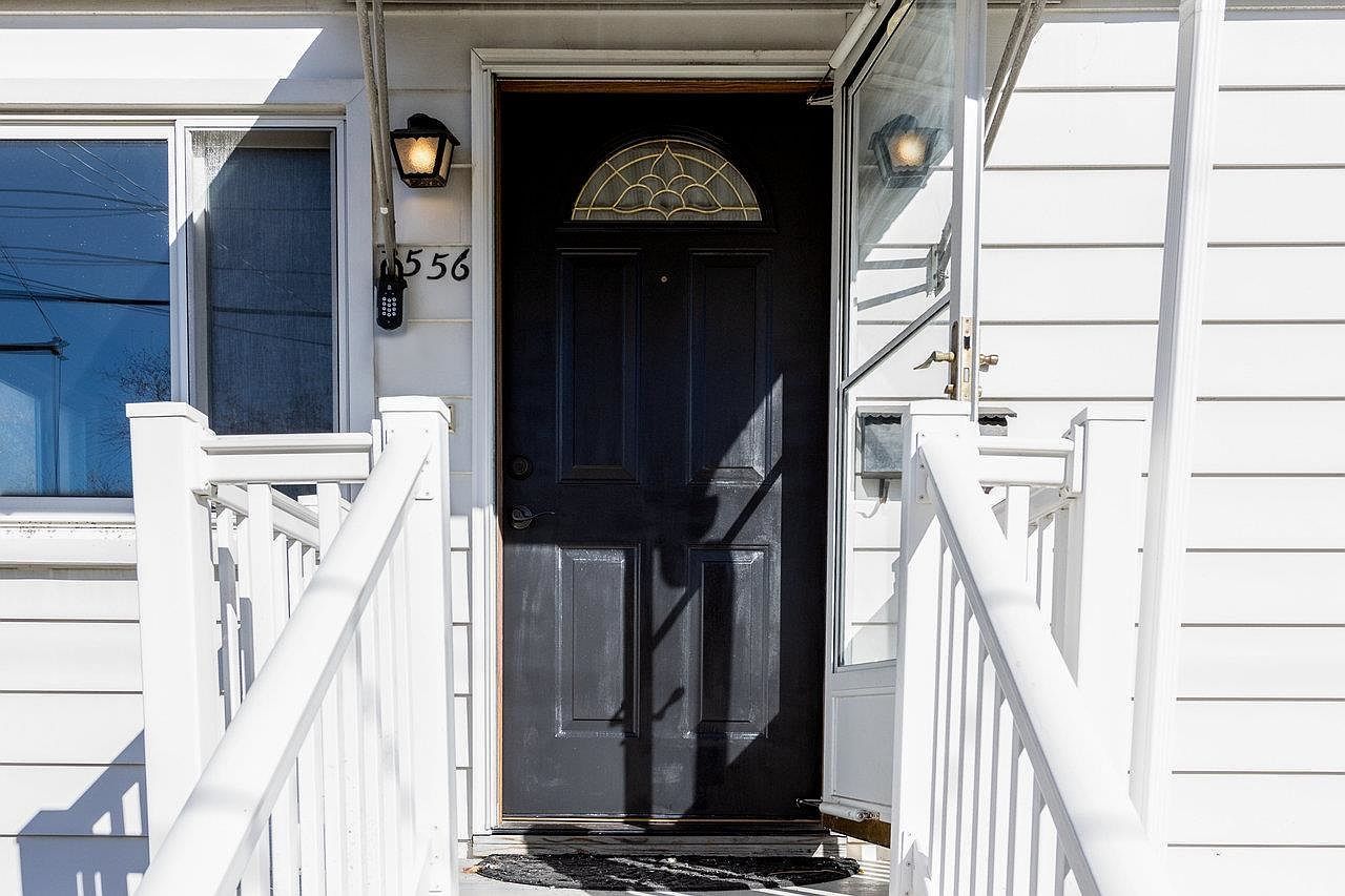 556 E Gay St Harrisonburg, VA 22802 - Thumbnail 3